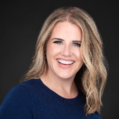 Enthusiast of Family, Friends, Media,New York, History, NBC, Makeup, Movies, Fashion and Exploring. People say I have a very loud laugh!