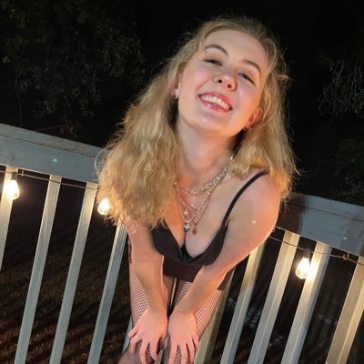 raesunni8's profile picture. 19😙new adult content creator🎀check out the link for more info😈 https://t.co/j5YM2VQjBj