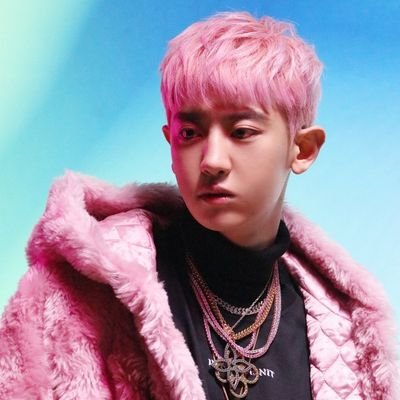 Sua fonte brasileira dedicada ao Chanyeol — rapper, cantor, produtor, multi-instrumentista, ator e membro do EXO.