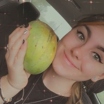 Hey everyone, I'm Kayla. I love to stream, Bake, paint, and just love life!