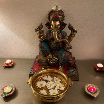 Vinaysr79's profile picture. 