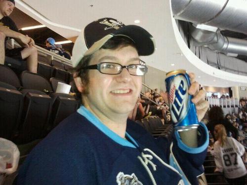 jeff_flash's profile picture. 39 years old, single, love sports, dogs, and oh yea beer.