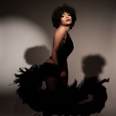 Tiny girl with a tiny lifestyle | #BlackLivesMatter | love music hate musicals