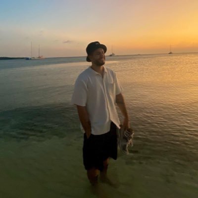 itslupires's profile picture. I use this to talk to myself 😭 / 🇧🇷