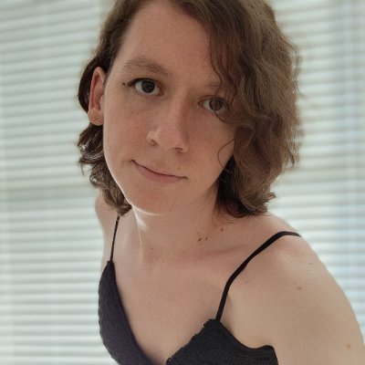 🕹️ monopoly queen 🥸 rp nerd
📺 Partnered on Twitch!
💼 business: emstrogen.biz@gmail.com