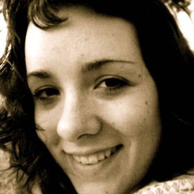 Valeriaga401's profile picture. 🇻🇪. Única en su especie🌟. Lectora empedernida, amante del rock, cantante frustrada...