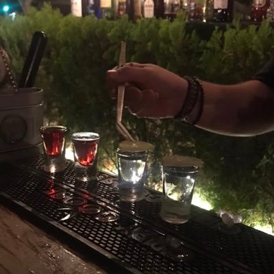 SampaniaTimwros's profile picture. Χορεύω Πωλ ΜακΚάρτνεϋ. Με καμαρώνουν όλοι. Επίσης, ψάχνω τη χαμένη τιμή της Καταρίνα Μπλουμ.