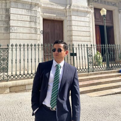 la mayoría de mis tuits son letras de canciones aleatorias.