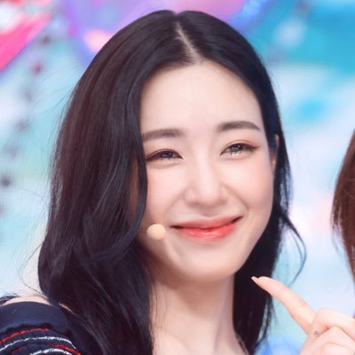 she/her; I love @tiffanyyoung more than anything💖 Kpop | Anime | Sports | etc.