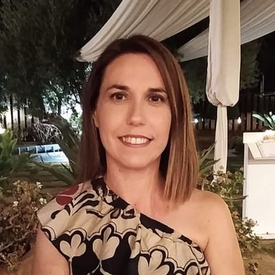 Sumando personas y momentos que merecen la pena
Enamorada de mis tres muñecas
Directora Centro Empresas Vega Baja en CaixaBank