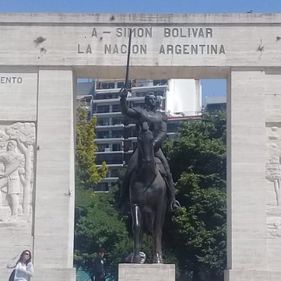 100% CARAQUEÑO. NADIE ME DICE Q PENSAR, HACER Y DECIR, NO LE PICO LA TORTA A NADIE Y TAMPOCO PRETENDO QUE ME LA PIQUEN A MI  VIVA VENEZUELA! GRACIAS ARGENTINA!