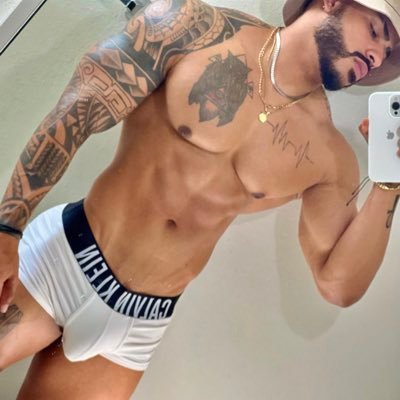 Chriixsz2's profile picture. Old account got suspend my account😭😭