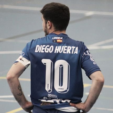 Jugador de La Corredoria de Fútbol Sala.
Actualmente entrenador UEFA C de la @sdcrlacorredori Infantil A.