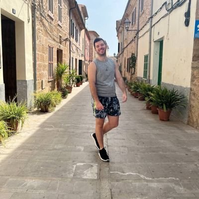 Aarchyy89's profile picture. Holi. Me gusta observar y aprender. A veces la gente no me da asco... ah, y me gustan los límites