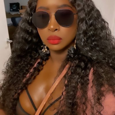 #health care 🩺Future RN👩⚕️ Fashionista👛👡👗 B❤️F❤️K.👑 Guyanese 🇬🇾 Go follow my business pages@breezy_ellite_wig _lounge.@everything_locs_ny