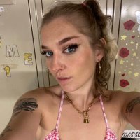 v (@h3idinotklum) 's Twitter Profile