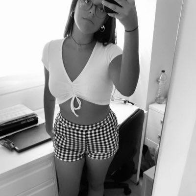 _cfeno_'s profile picture. clàudia con accento