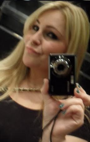 Sou como você me vê; posso ser leve como uma brisa ou forte como uma ventania, depende de quando e como você me ver passar :)
{Clarice Lispector}