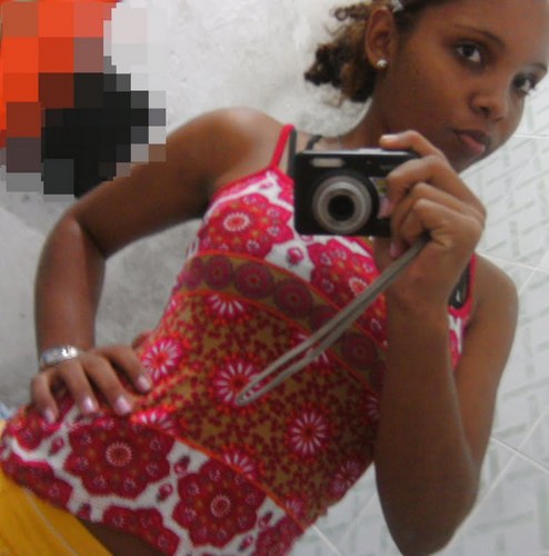 [..] quando vejo o mar Existe algo que diz Que a vida continua E se entregar é uma bobagem ♪