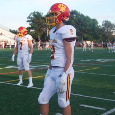 Batavia Highschool ‘24 | Football - OLB , TE | Basketball- PF,C | 6’3 220| 4.0 GPA|