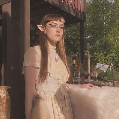 amberileyyy's profile picture. here and queer