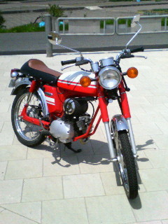 dream_maker3310's profile picture. 滋賀県在住の20代女子。地元の小さなホテルで幸せなweddingをお手伝い中☆
写真、カフェ巡りが好き♪二輪免許をとり、現在は父親とSR400を共有中！
現代アートにも興味津々の芸大出身です。日々、ユニークなウェディングのアイディアを探し求めています。