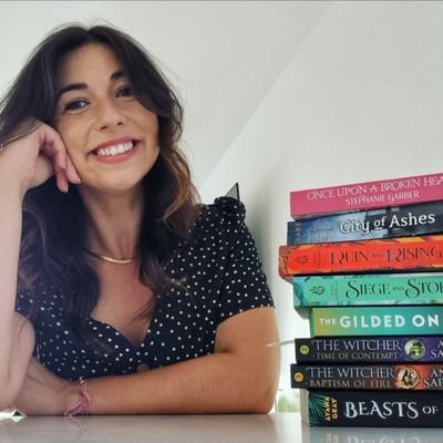 ⚡️ YA Storyteller
💼 Global Engagement. Marketing & Events
👩🎓 MBA, English Literature
🌍 Explorer