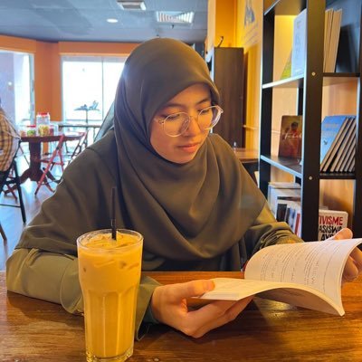 Penterjemah“Memelihara Jiwa.” Author of ‘Glow Inside & Out’✨ Graduate Psychology &  al- Quran Sunnah. Currently reading non-fiction📚