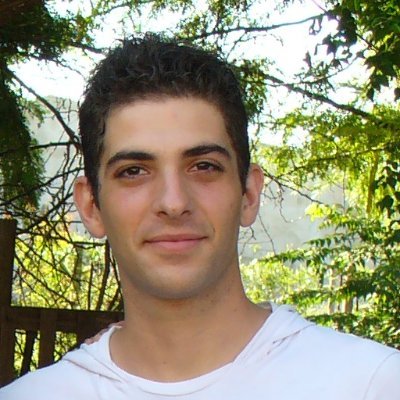 LeirasFe's profile picture. 