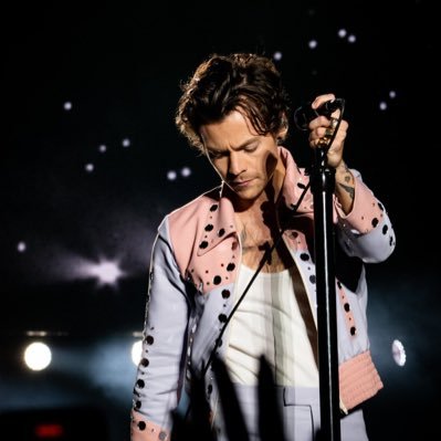 Dip you in honey so I could be sticking to you. 🍯 seeing harry June 5th 2023!!!