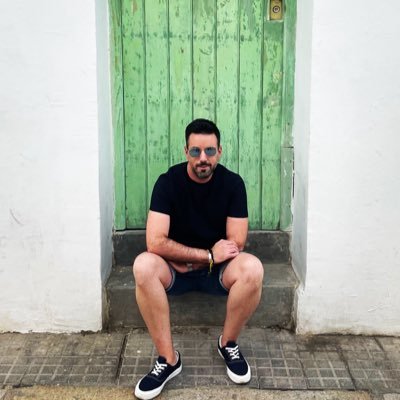 Periodista y viajero empedernido.