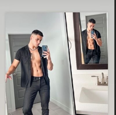 Devonacosta13's profile picture. 