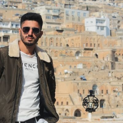 Bnyamin27868986's profile picture. 