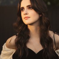 Laura Marano Updates(@LauraNotified) 's Twitter Profile Photo