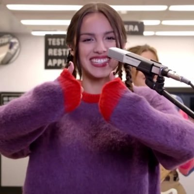 Olivia Rodrigo Updates on YT 400k+ / Discord server Owner | Livies HQ Discord fan mod