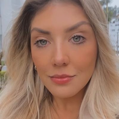 julianaleaow's profile picture. 