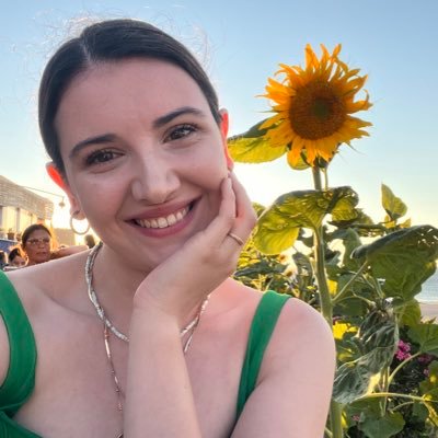 ayseyxl's profile picture.