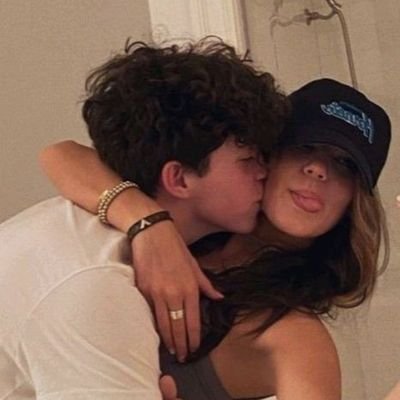 elayimmiste's profile picture. Ne yazım buraya?