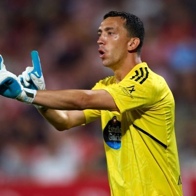 Jugador de Celta de Vigo,ex FC Porto, ex Club América, ex Santos Laguna y ex jugador del Club de barrio más grande del mundo Club Atlético Lanus