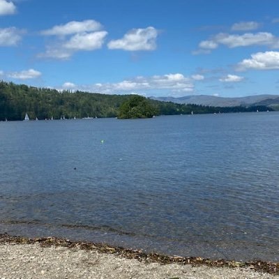 KamnB's profile picture. 綺麗な海のそばで、白い砂浜に座り。。☕️🤗
青空を眺めながら、
おいしい食事で、幸せな気分に。。！
というのを、
夢見る今日この頃🍰🥭🍾🍷🍣