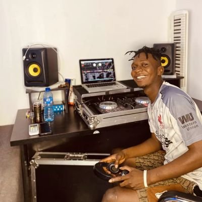 #Music_Mixographer🔥🔥...#The_Plug🔌🔌... DJ #Suqarpappy💛💛... all events promotions and music policy| Disc Jockey| contact : 08160741919