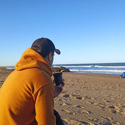 LLaraSuzanne's profile picture. Futuro Sociólogo.