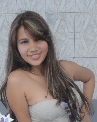 15 anos, Virginiana, Corinthiana e Treziana, chata, ciumenta², fascinada por olhares e encantada por sorrisos*_*
Extremamente LOUCA!