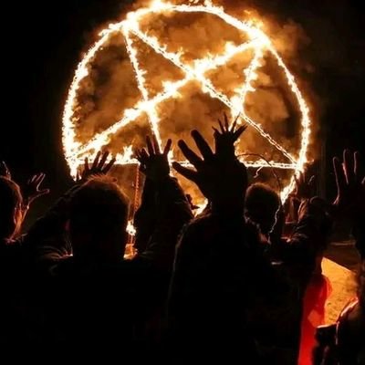 Espiritu de tu pensamiento, rebelde y Aventurero ,El único Ser de tu inconciente que no te da felicidad,Pero Te Entiende👀