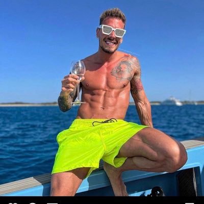 bigcockblick's profile picture. I wish I was Chris diamond
