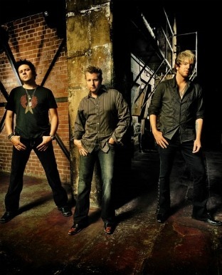 This is my twitter fan page for my all-time favorite band,Rascal Flatts!!! I'll be posting news and updates on the guys as well. Please follow! 
(: