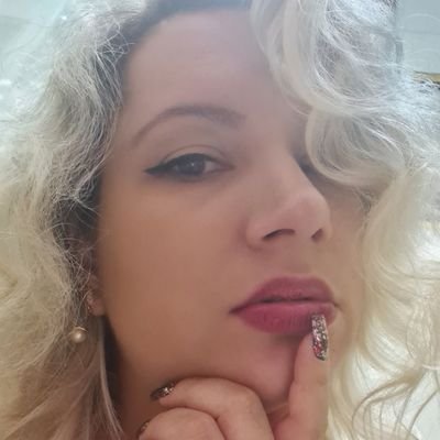 Geminiana, filha de Iansã, São-paulina, Londrinense, nerd/geek, eclética, semi-surtada...