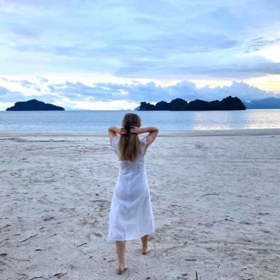 mooreanna01's profile picture. Sustainability @CHANEL | #BizHumanRights #ESG #DueDiligence | poet-in-waiting | views my own + do not represent the views of CHANEL | usual disclaimers