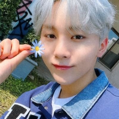 。:゚| #세븐틴 : #이지훈 #최승철 | 。:゚ (ノ◕ヮ◕)ノ*.✧ 💎
📌Stream darl𖧷ing📌 | ✧*。 So that you don't get tired anymore, I'll protect you ✧*。-🦋☆゚.*・。゚. #she/her