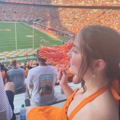 univ of tennessee || just a teenage girl who's living life, pursuing the Lord, and cheering on the packers #GoPackGo #DubNation #Vol4Life🍊